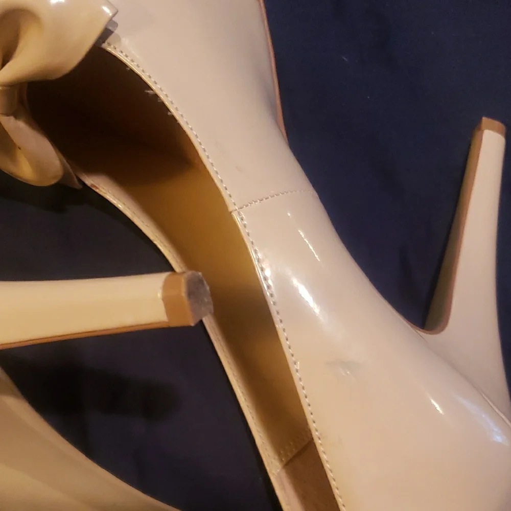 Elle Cream Bow Accent Heels - Picture 7 of 7